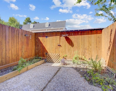 385 N Post Oak Lane - Photo Thumbnail 14