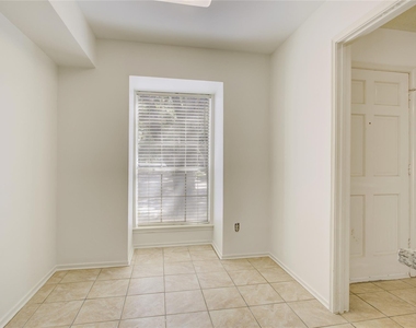 385 N Post Oak Lane - Photo Thumbnail 5