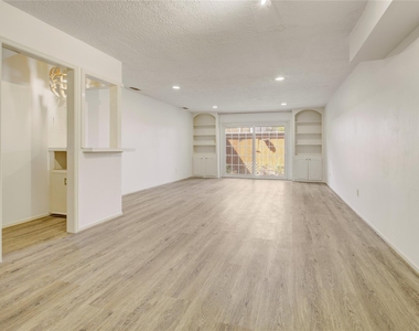 385 N Post Oak Lane - Photo Thumbnail 6