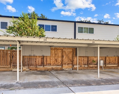 385 N Post Oak Lane - Photo Thumbnail 17