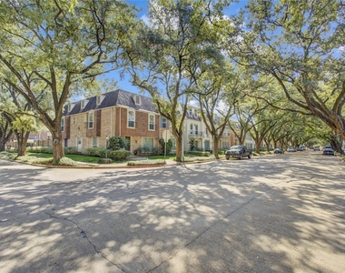 385 N Post Oak Lane - Photo Thumbnail 18