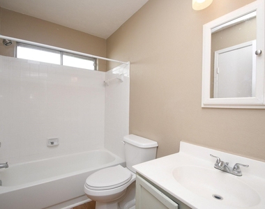 2411 Country Place Drive - Photo Thumbnail 13