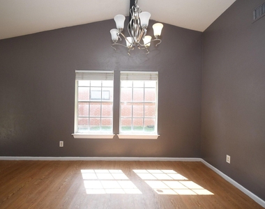 2411 Country Place Drive - Photo Thumbnail 8