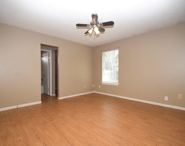 2411 Country Place Drive - Photo Thumbnail 19