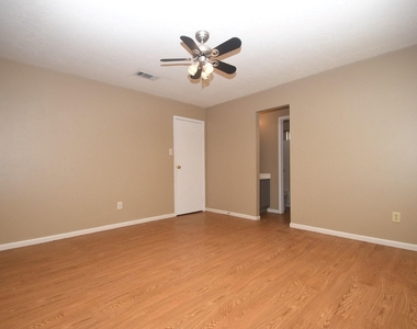 2411 Country Place Drive - Photo Thumbnail 20