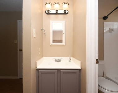 2411 Country Place Drive - Photo Thumbnail 23