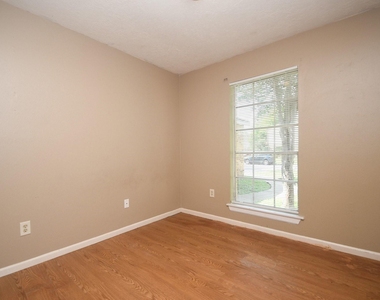 2411 Country Place Drive - Photo Thumbnail 12
