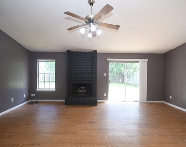 2411 Country Place Drive - Photo Thumbnail 7