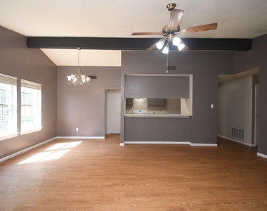 2411 Country Place Drive - Photo Thumbnail 5