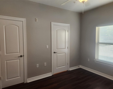 3501 Chenevert Street - Photo Thumbnail 27