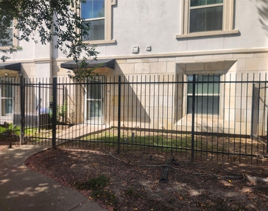 3501 Chenevert Street - Photo Thumbnail 5