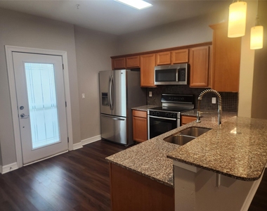 3501 Chenevert Street - Photo Thumbnail 15