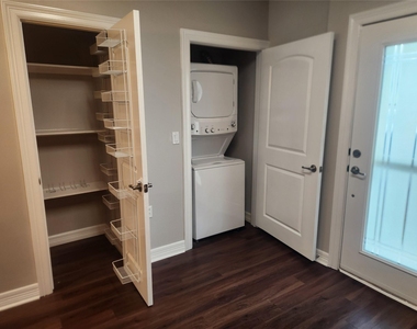 3501 Chenevert Street - Photo Thumbnail 18