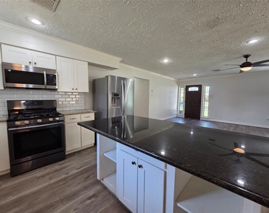 4718 Blanton Boulevard - Photo Thumbnail 8