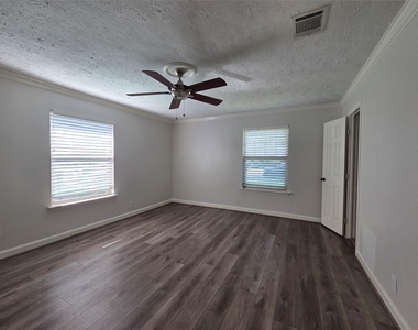 4718 Blanton Boulevard - Photo Thumbnail 17