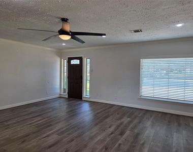 4718 Blanton Boulevard - Photo Thumbnail 6