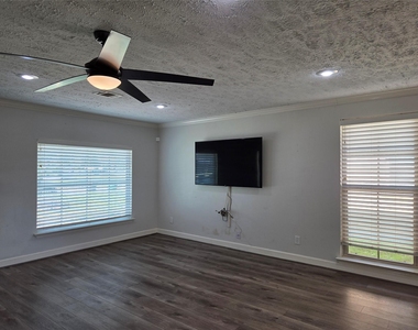 4718 Blanton Boulevard - Photo Thumbnail 7