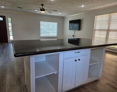 4718 Blanton Boulevard - Photo Thumbnail 11