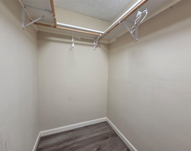 4718 Blanton Boulevard - Photo Thumbnail 18