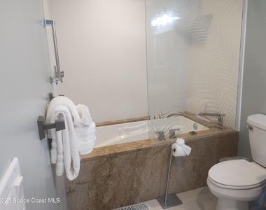 233 S Brevard Avenue - Photo Thumbnail 33