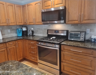 233 S Brevard Avenue - Photo Thumbnail 10