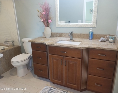 233 S Brevard Avenue - Photo Thumbnail 32