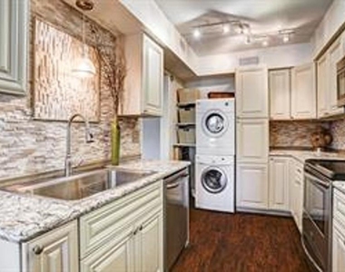 351 N Post Oak Lane - Photo Thumbnail 4
