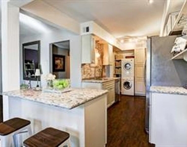 351 N Post Oak Lane - Photo Thumbnail 2