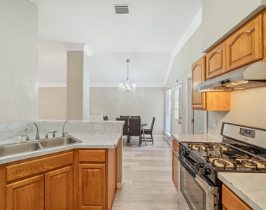 19419 Lake Hollow Lane - Photo Thumbnail 10