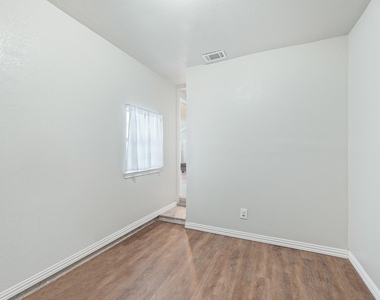 19419 Lake Hollow Lane - Photo Thumbnail 22