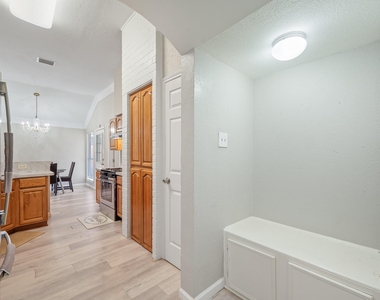 19419 Lake Hollow Lane - Photo Thumbnail 11