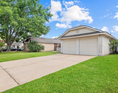 19419 Lake Hollow Lane - Photo Thumbnail 1