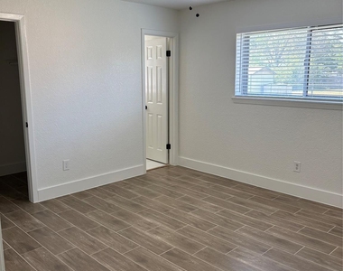 608 Circle Way - Photo Thumbnail 7