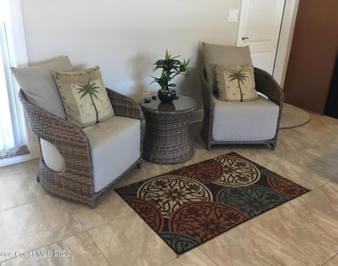 1085 New Hampton Way - Photo Thumbnail 14