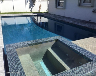 1085 New Hampton Way - Photo Thumbnail 4