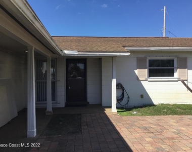 1085 New Hampton Way - Photo Thumbnail 3