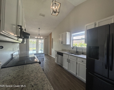 615 7 Gables Circle Se - Photo Thumbnail 3