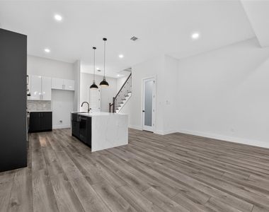 2911 Wichita Street - Photo Thumbnail 18