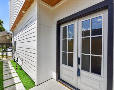 2911 Wichita Street - Photo Thumbnail 10