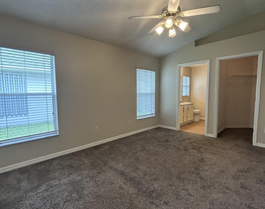 2891 Stratford Pointe Drive - Photo Thumbnail 3