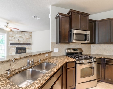 202 Black Swan Place - Photo Thumbnail 7