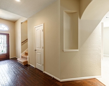 202 Black Swan Place - Photo Thumbnail 3