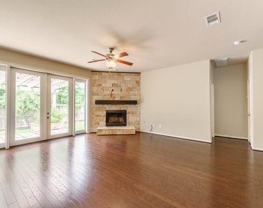 202 Black Swan Place - Photo Thumbnail 10