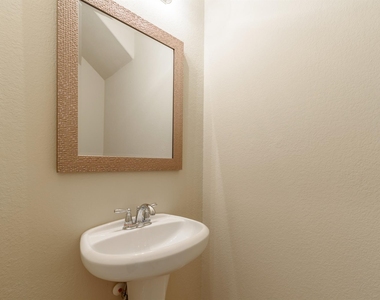 202 Black Swan Place - Photo Thumbnail 25