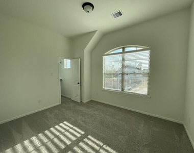 639 Silver Pear Court - Photo Thumbnail 20