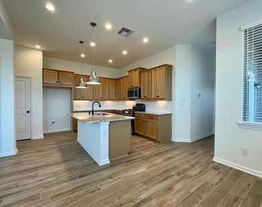 639 Silver Pear Court - Photo Thumbnail 5