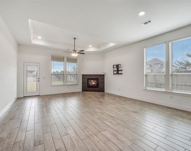 7106 Bur Oak Bend Way - Photo Thumbnail 2