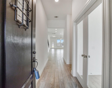 7106 Bur Oak Bend Way - Photo Thumbnail 1