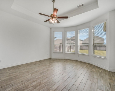 7106 Bur Oak Bend Way - Photo Thumbnail 16