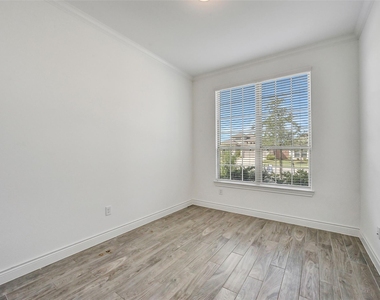 7106 Bur Oak Bend Way - Photo Thumbnail 13